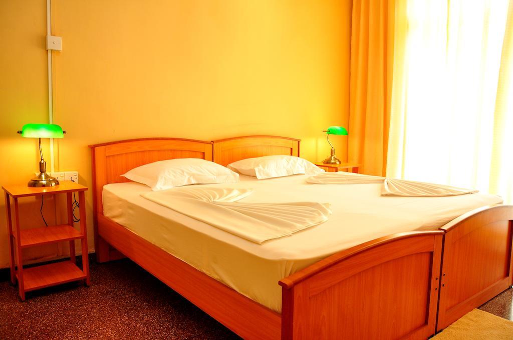 Melbourne Tourist Rest Hotel Anuradhapura Room photo