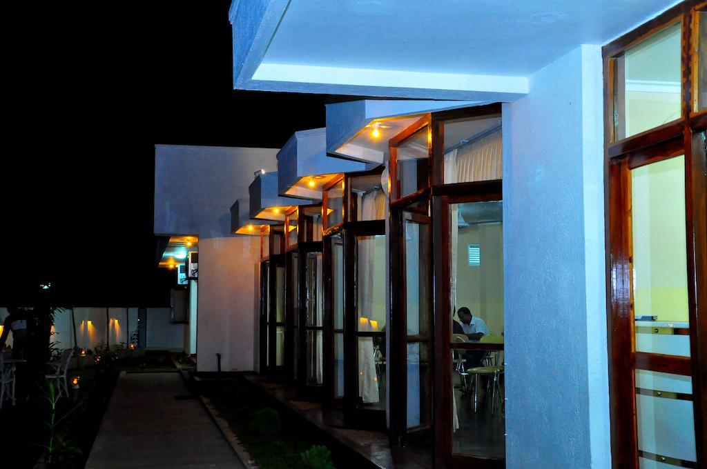 Melbourne Tourist Rest Hotel Anuradhapura Exterior photo