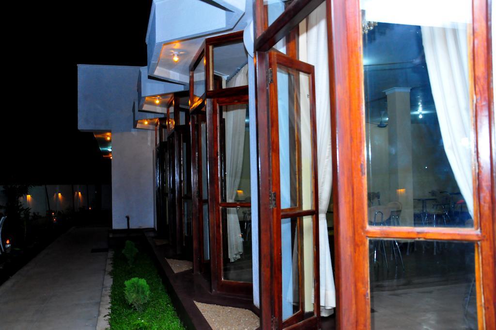 Melbourne Tourist Rest Hotel Anuradhapura Exterior photo