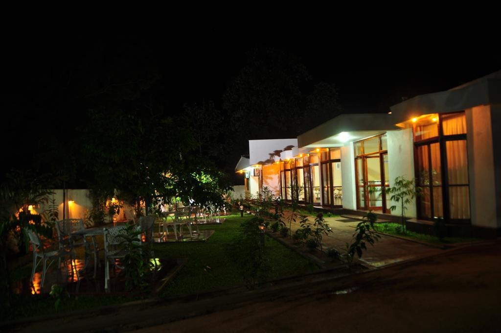 Melbourne Tourist Rest Hotel Anuradhapura Exterior photo