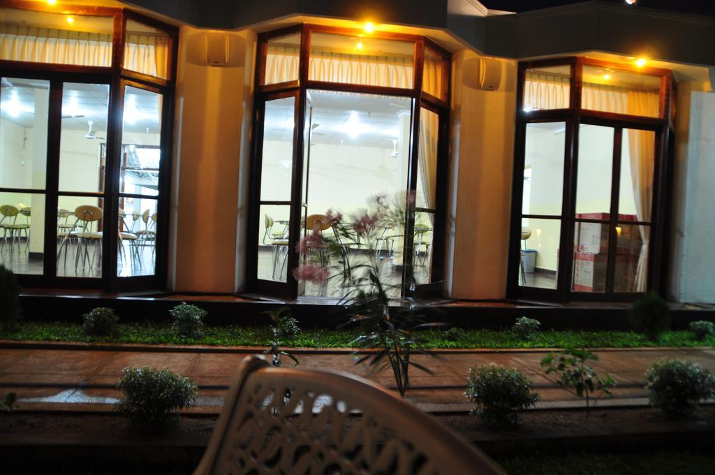 Melbourne Tourist Rest Hotel Anuradhapura Exterior photo