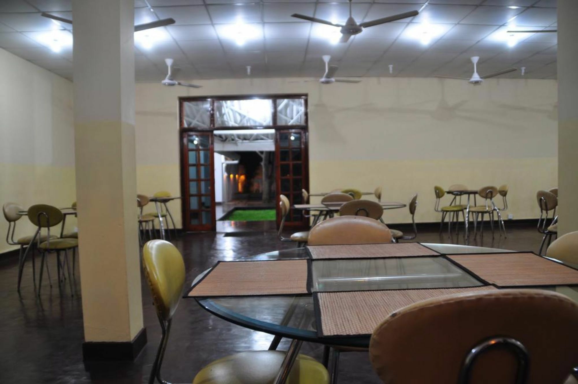 Melbourne Tourist Rest Hotel Anuradhapura Exterior photo